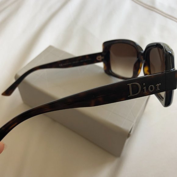 Authentic DIOR Vintage Tortoiseshell Sunglasses - Picture 3 of 8